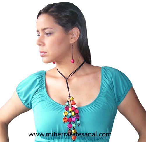 Collar en Tagua y Plumas Bisutería Joyería y Bisutería