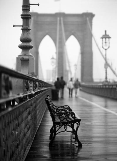 BANCO EN BROOKLYN BRIDGE Blanco y Negro (Digital) Arquitectura e interiorismo