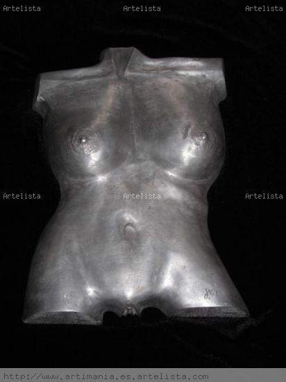 cuerpo de mujer en aluminio fundido Cerámica Figurativa