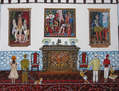 Turistas en sala del Real Monasterio de El Escorial