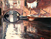 venecia.- canal con ropa tendida