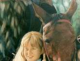 niña con su caballo