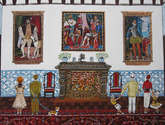 turistas en sala del real monasterio de el escorial