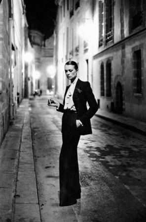 Yves Saint Laurent, Vogue France, Rue  Aubriot, Paris 1975 © Helmut Newton Estate