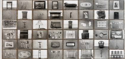 Christian Boltanski Inventaire des objects ayant appartenu à une vieille dame de Baden-Baden, 1973 Fotografia B/N y marco metálico 48 elementos; 22,5 x 35 x 4 cm c/u Col. Fundação de Serralves - Museu de Arte Contemporânea, Oporto Foto: Arquivo fotográfico Fundação de Serralves – Museu de Arte Contemporânea, Oporto