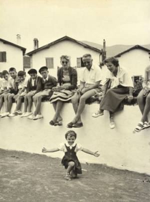Festival en el País Vasco, por Robert Capa, 1951 Magnum Fotos